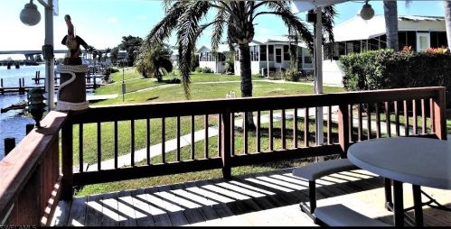 879 Yacht Club Way, Moore Haven FL  33471-2823 exterior