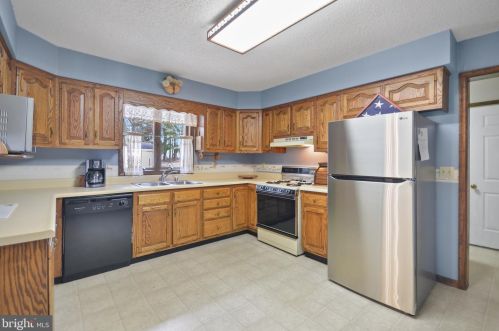 42 Lexington Dr, Slaughter Beach, DE 19963-2113