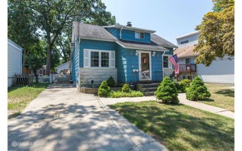 16 Cedar St, Islip Manor, NY 11751-1802