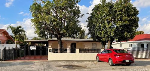 221 37th St, Hialeah, FL 33012-4323