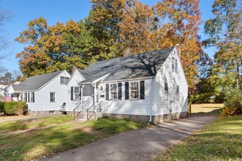 129 Lenox St, Manchester, CT 06040-4323