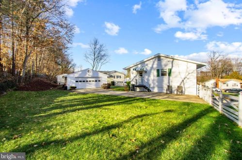 7612 Pollen St, Lorton VA  22079-1636 exterior