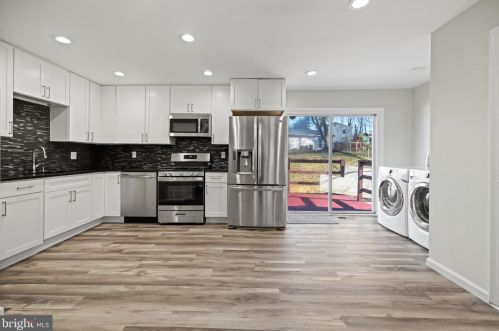 13125 Haddock Rd, Woodbridge VA  22193-5247 exterior