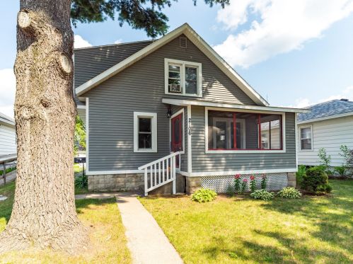 2106 Charles St, La Crosse, WI 54603-2013