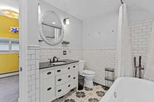 73 49th St, Bayonne NJ  07002-4015 exterior