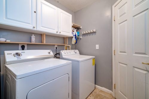 2047 River Birch Dr, Amelia OH  45102-2320 exterior
