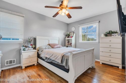 81 Oakland Dr, Bricktown NJ  08724-4560 exterior