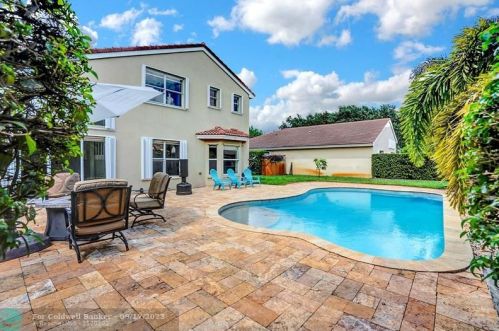 2489 191 Ave, Hollywood FL  33029-4610 exterior
