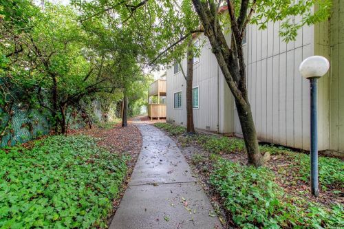 2552 Westberry Dr, Santa Rosa, CA 95403-4136