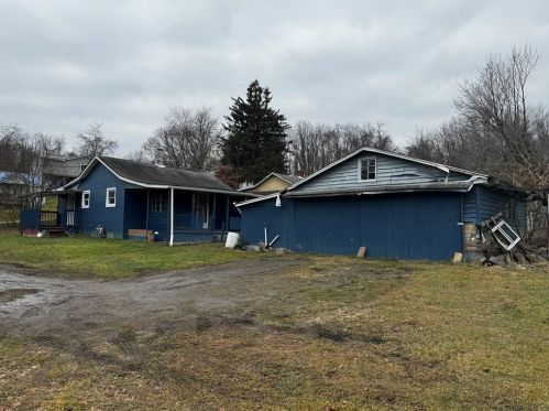 6 Oak St, Eighty Four, PA 15330-2064