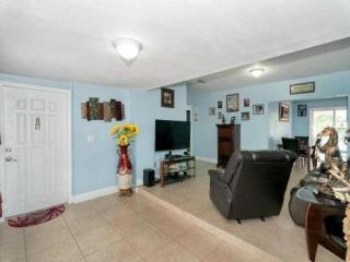 340 Hialeah Dr, Hialeah, FL 33010-5221