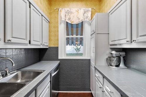 15 Hawthorne Ave, Pittsburgh PA 15229-2044 exterior