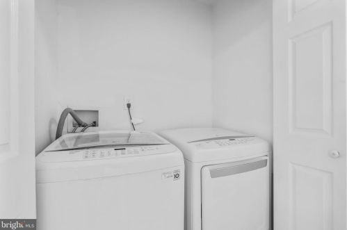 2172 Harbour Dr, Palmyra NJ  08065-1123 exterior