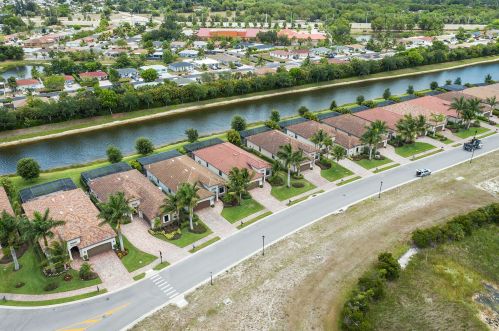 2878 Aviamar Cir, Naples FL  34114 exterior