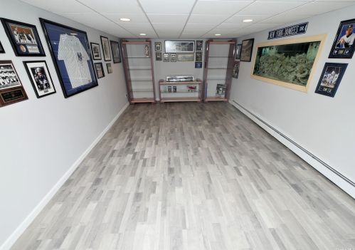 10 Marc Dr, Panamoka NY  11961-2103 exterior