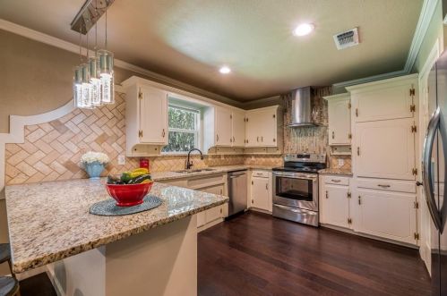 6809 Valhalla Rd, Fort Worth TX  76116-9113 exterior