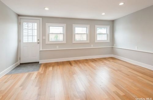 232 44 St, North Lindenhurst NY 11757-2307 exterior