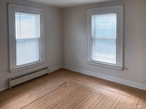 22 Green St, Waterbury, CT 06708-3513