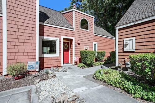 2512 Lakeview Dr, Santa Rosa, CA 95405-8664