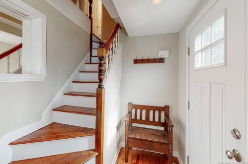 10 Spring Hill Rd, Southington CT  06489-1522 exterior