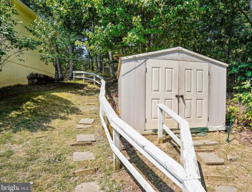 2402 Youngs Dr, Haymarket VA  20169-1532 exterior