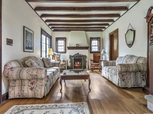 20 Marshall Ave, Floral Park NY  11001-3201 exterior