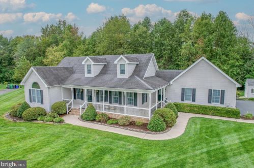 70 Kennys Ln, Dover, DE 19901-1820
