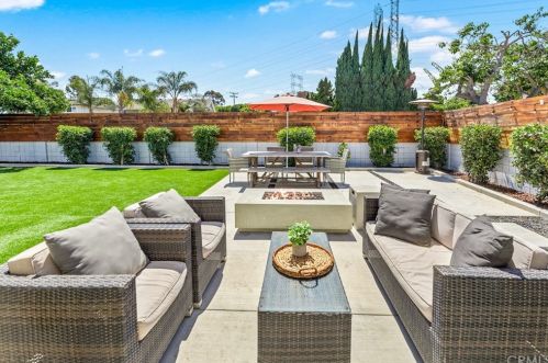 117 Harvard Ln, Seal Beach CA  90740-2508 exterior