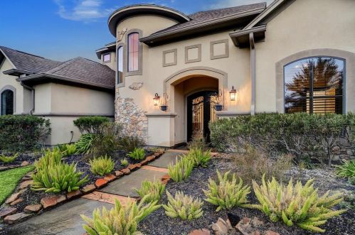 6310 Royal Point Dr, Humble, TX 77345-3327