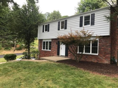101 Chipper Dr, Glenshaw, PA 15116-1915
