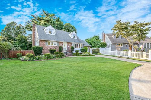 3777 Charlotte Ct, Seaford, NY 11783-1803