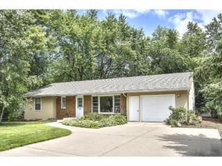 4050 Victoria St, Saint Paul, MN 55126-2946