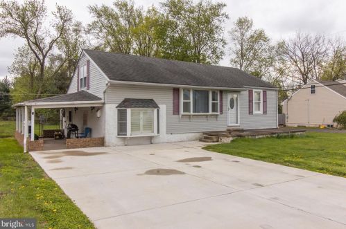 120 Lynch Dr, Southampton, PA 18966-3254