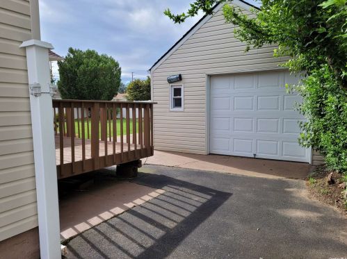 5 Martin Rd, Bethpage NY  11714-5109 exterior