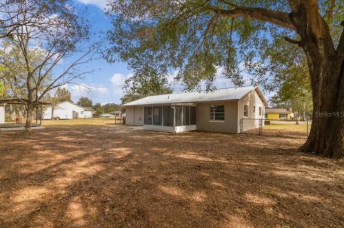 40717 6th Ave, Umatilla, FL 32784-8886