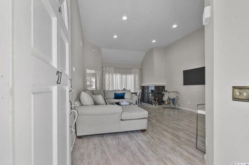 26123 Mcbean Pkwy, Santa Clarita, CA 91355-2015