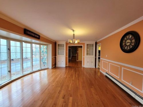 1 Starhaven Ave, Middletown NY  10940-4617 exterior