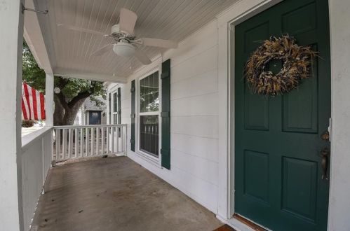 4421 Calmont Ave, Fort Worth TX  76107-4233 exterior