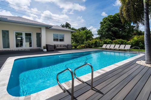 235 6th St, Dania Beach FL  33004-4147 exterior