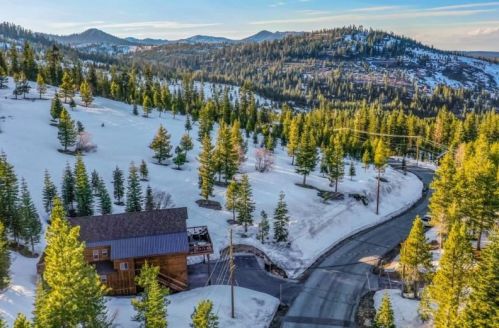 15092 Ski Slope Way, Truckee CA  96161-7013 exterior
