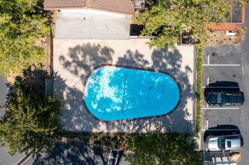 1054 Miramonte Dr, Santa Barbara CA  93109-1362 exterior