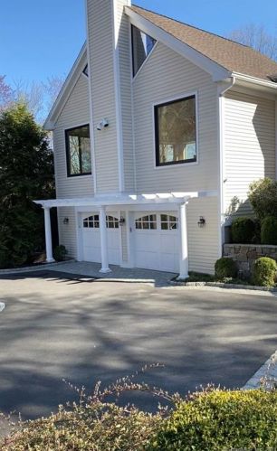 16 Sleepy Hollow Rd, New Canaan CT  06840-3211 exterior