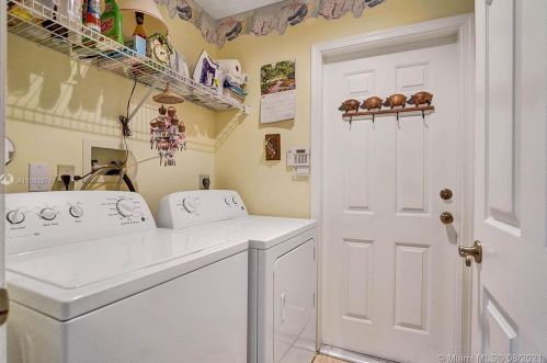 920 203rd Ave, Hollywood FL  33029-3439 exterior