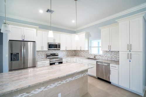 335 Saginaw Ave, Fort Pierce FL 34953-5993 exterior