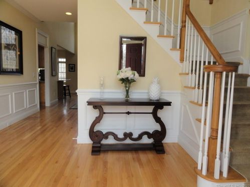 91 Grouse Hill Rd, Glastonbury, CT 06033-2720
