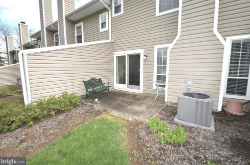 242 Windsor Ct, Glen Mills PA  19342-2027 exterior