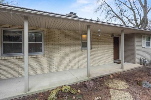 1417 Skyline Dr, Madison, WI 53705-1182