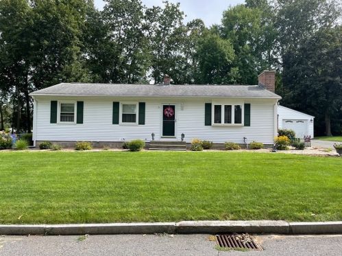 25 Helberg Rd, Springfield, MA 01128-1326
