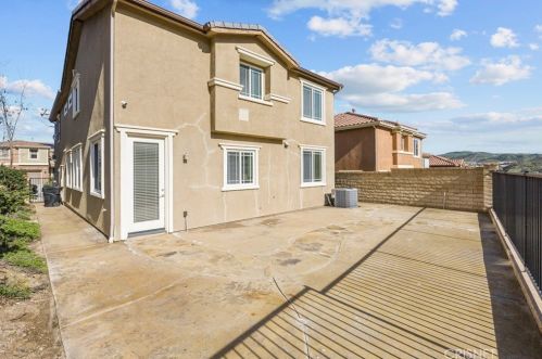 20054 Christopher Ln, Santa Clarita CA  91350-3685 exterior