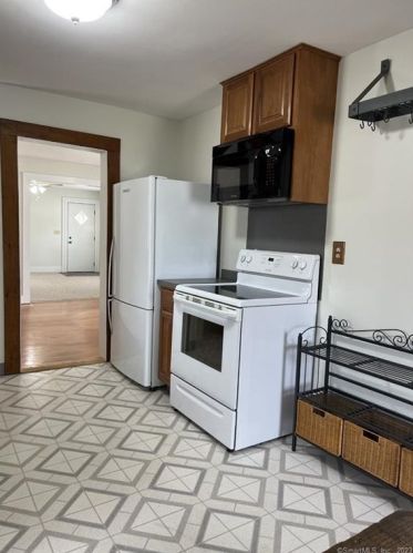 359 Butternut St, Middletown CT  06457-3044 exterior